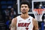 两双新秀！15号秀韦尔10投6中得到12分12板4助