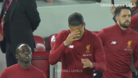 传奇的开始！范戴克17/18赛季对阵埃弗顿个人集锦！